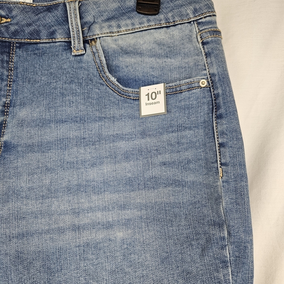 Time and Tru Women's Denim Bermuda Shorts, Size 18 Summer Vacation - Picture 2 of 4